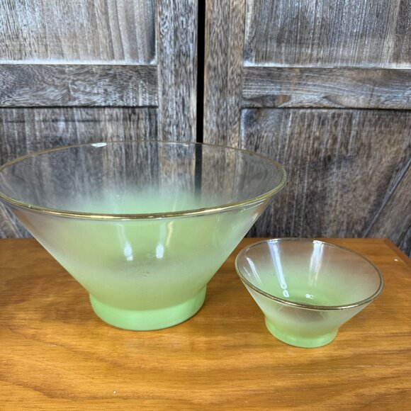 Vintage Blendo Green Chip and Dip Bowls - Picture 1 of 6